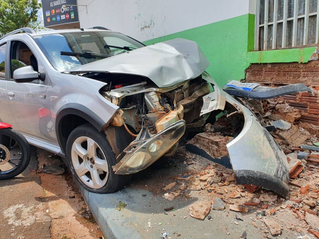 Adolescente causa acidente gravíssimo na Vila Santa Izabel em Maringá