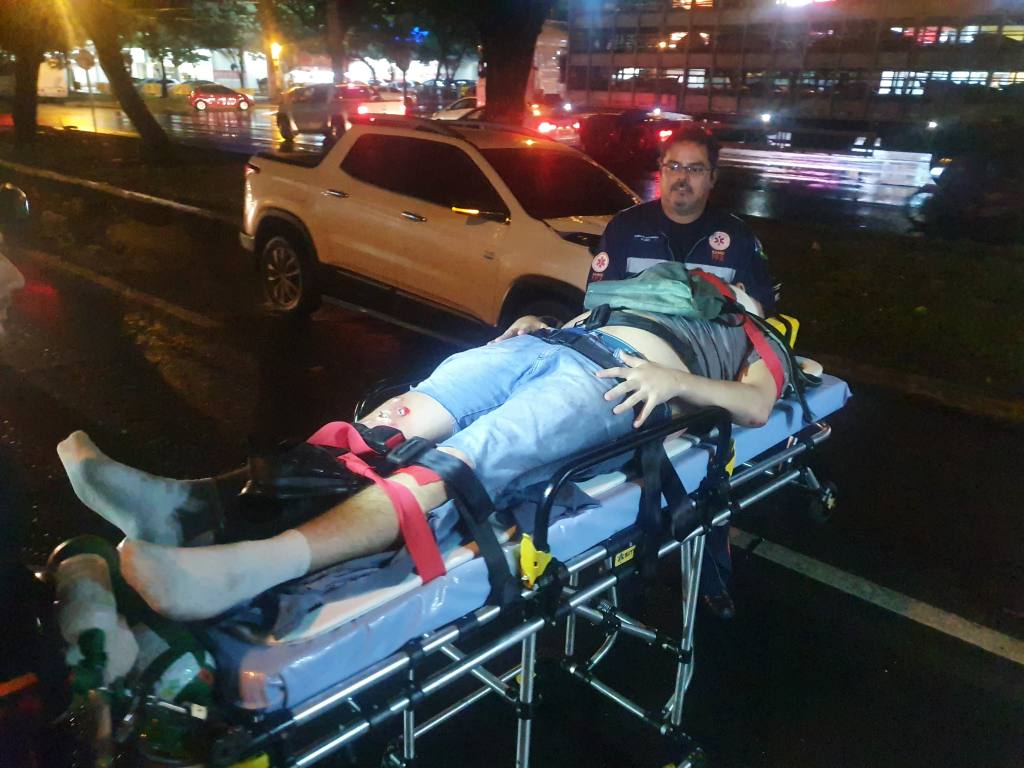 Ciclista é atropelado por automóvel na Avenida Colombo em Maringá