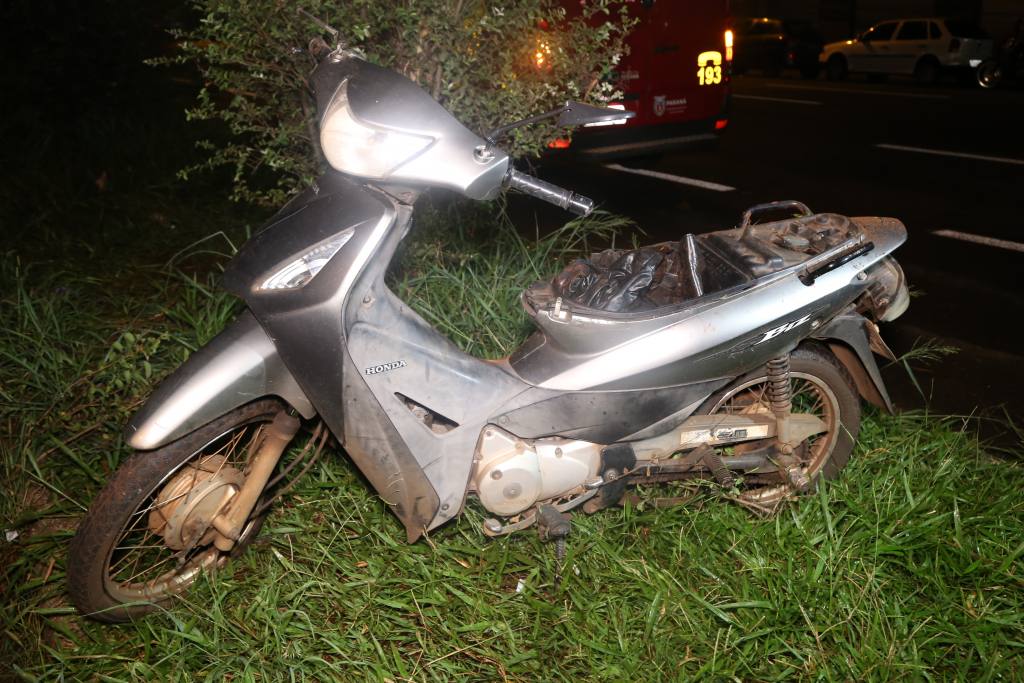 Homem é atropelado por moto ao atravessar a Avenida Colombo em Maringá