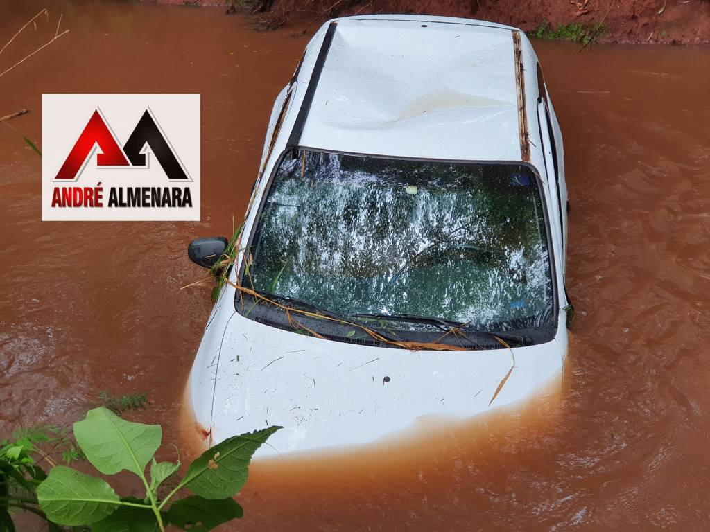 Veículo invade plantão da delegacia de Maringá