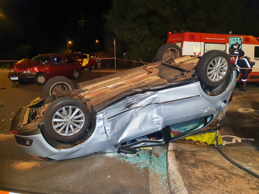 Motorista com sinais de embriaguez ao volante provoca acidente em Maringá