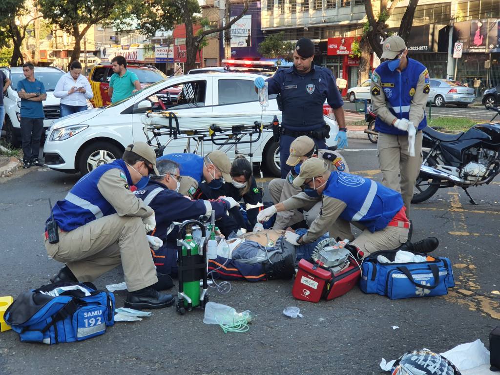 Motociclista é internado na UTI após sofrer acidente no centro de Maringá