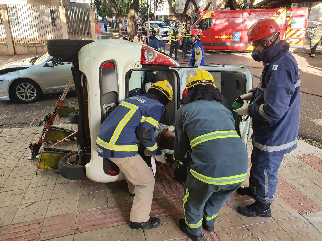 Duas mulheres ficam feridas em acidente na zona 7 em Maringá