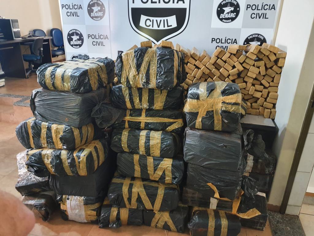 Denarc de Maringá apreende 900 quilos de maconha na BR-376