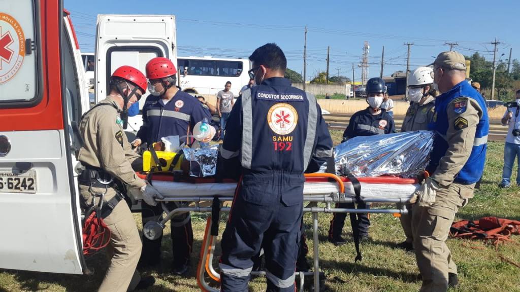 Homem é internado na UTI após ser jogado de viaduto em Maringá