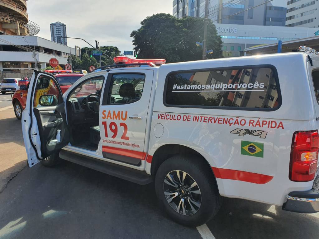 Mulher é internada em estado grave após ser atropelada no centro de Maringá