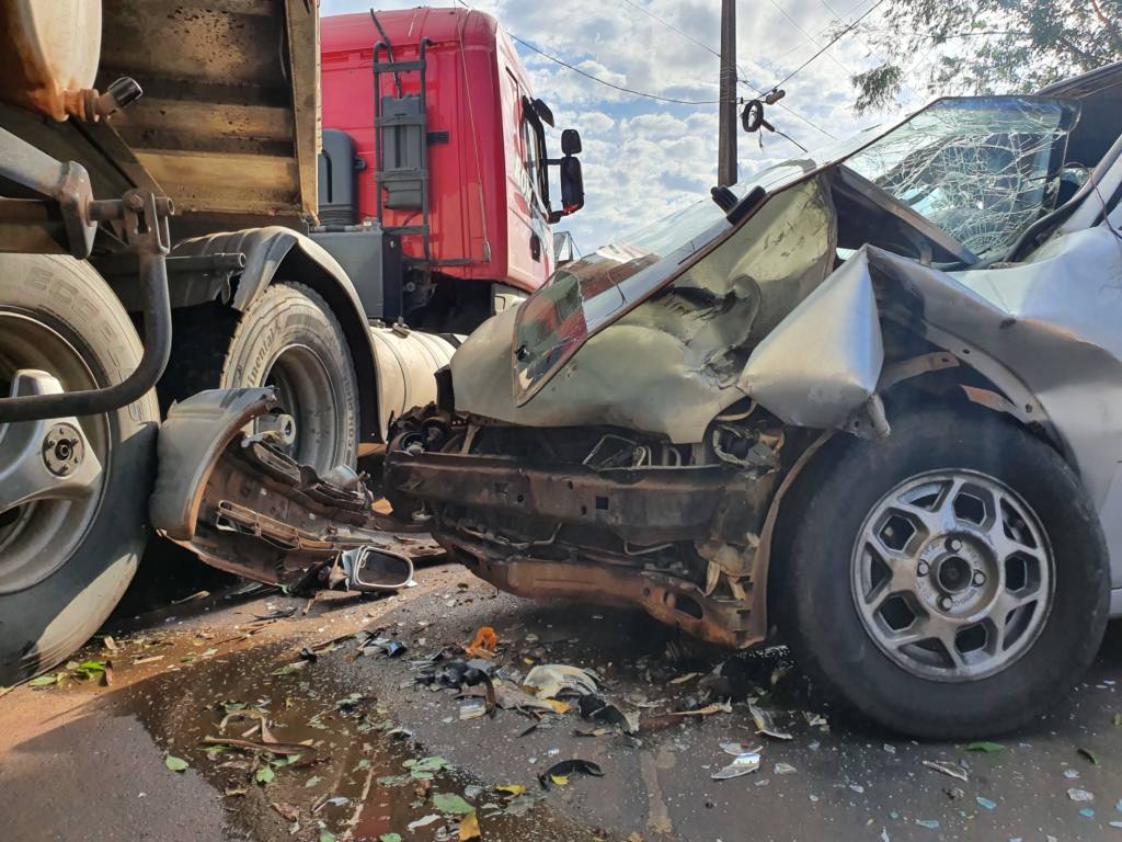 Motorista fica ferido em acidente na marginal da rodovia PR-323