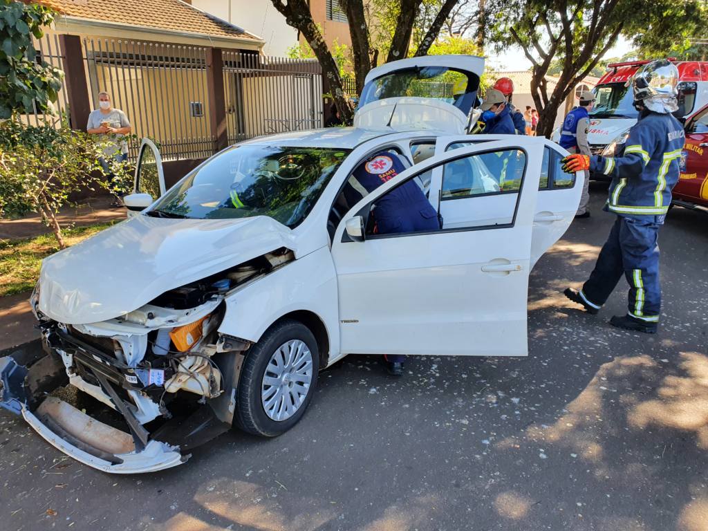 Duas pessoas ficam feridas em acidente no Jardim Alvorada