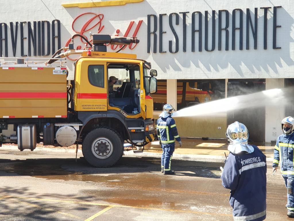 Incêndio destrói o maior shopping atacadista do sul do País