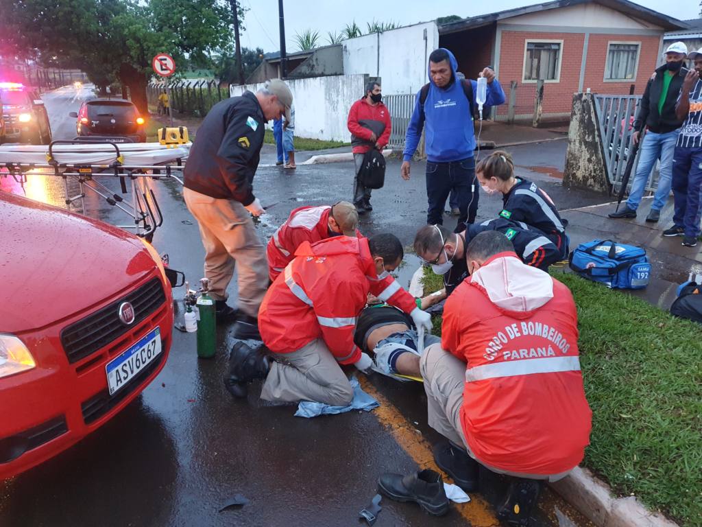 Motociclista sofre ferimentos graves ao colidir contra veículo em Maringá