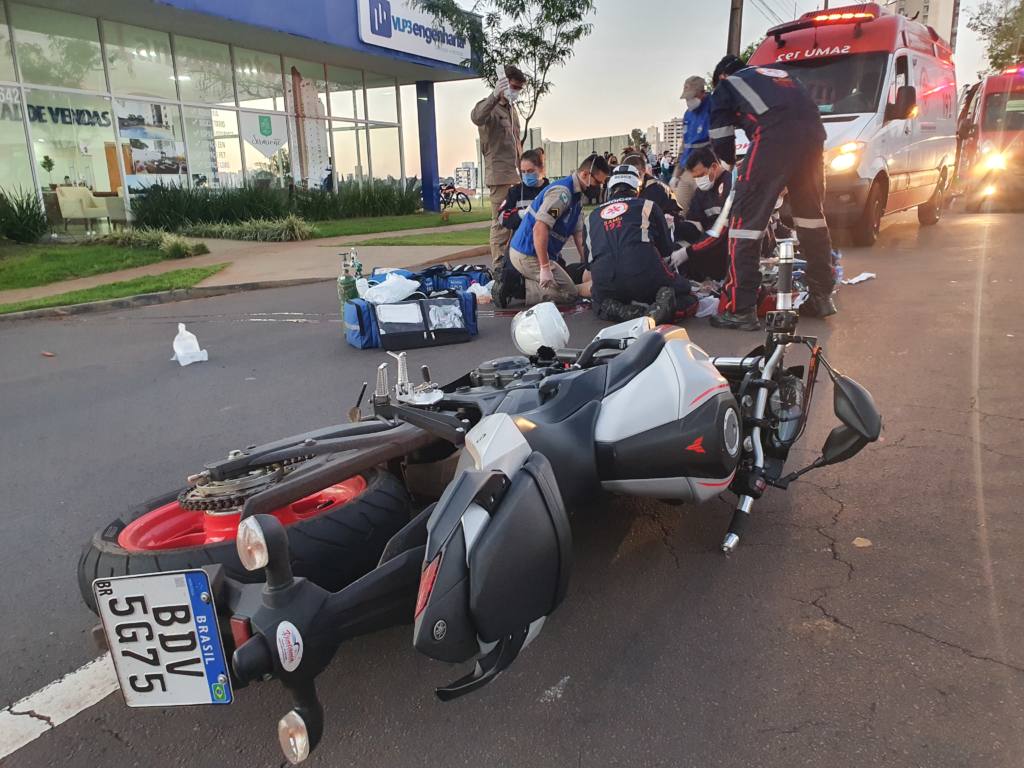 Motociclista sofre acidente gravíssimo na Avenida Gastão Vidigal