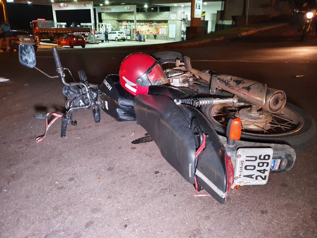 Motociclista sofre ferimentos graves ao se envolver em acidente