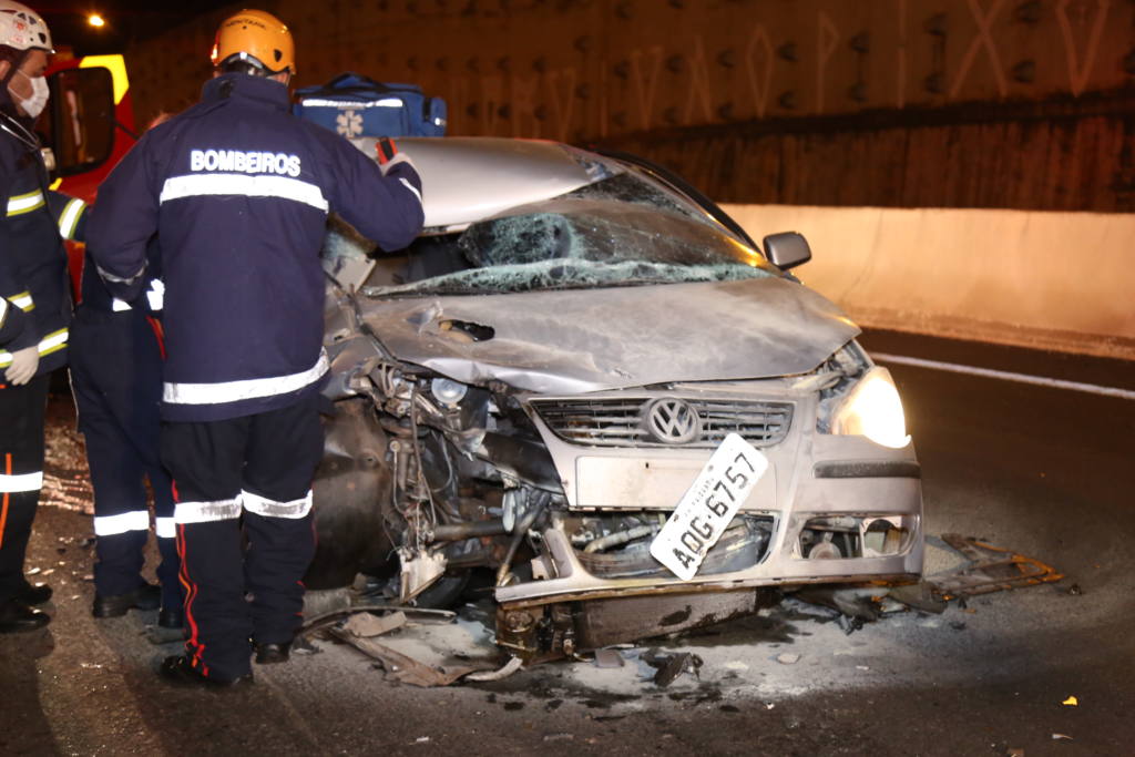 Motorista morre no Contorno Norte ao bater na traseira de carreta