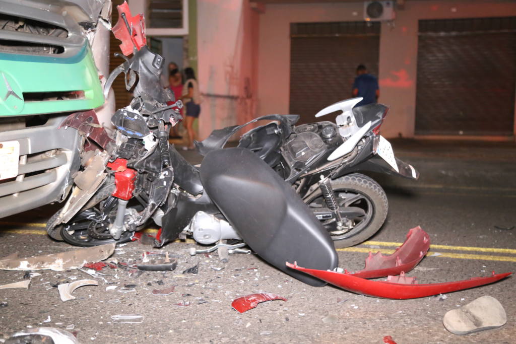 Motociclista morre ao bater de frente com ônibus da TCCC