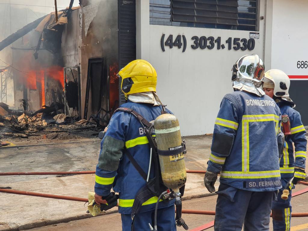 Incêndio destrói empresa de decoração em Maringá