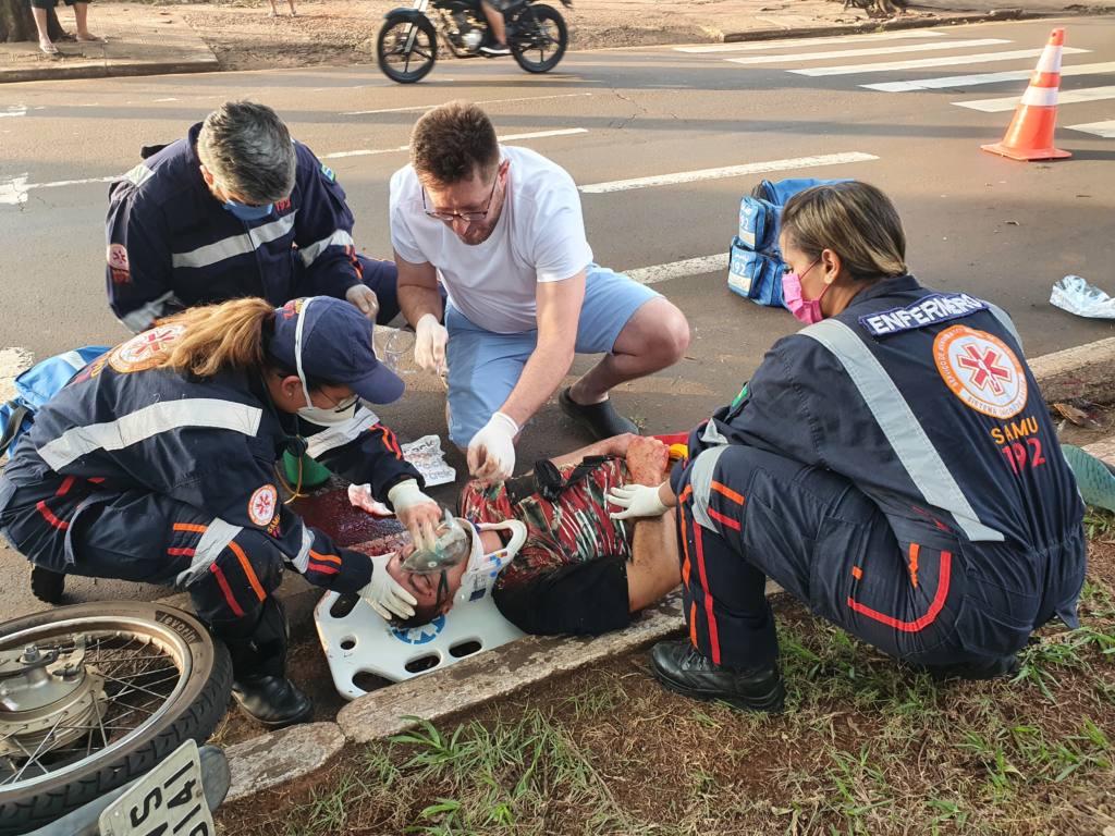 Irmãos sofrem acidente gravíssimo na Avenida Tuiuti em Maringá