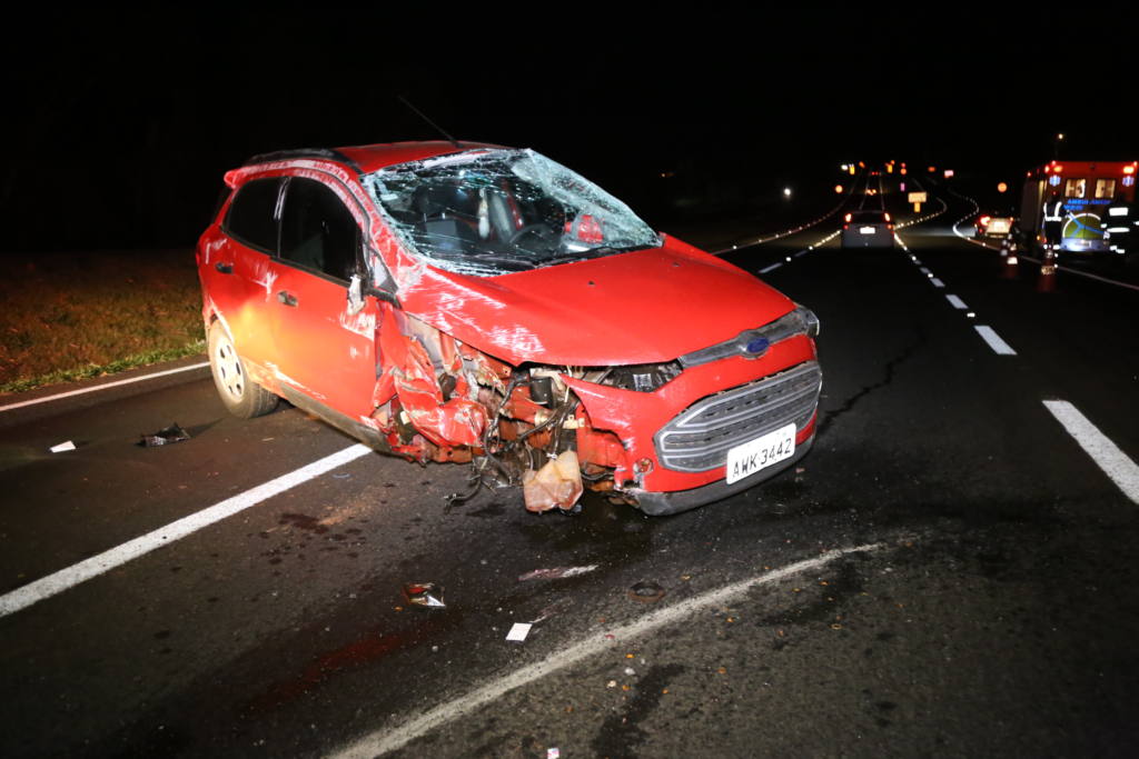 Mulher fica ferida ao capotar veículo na rodovia PR-317 em Maringá