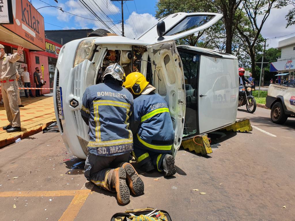 Motorista escapa ileso de acidente na avenida Tuiuti em Maringá