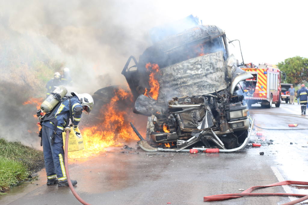 Motorista morre queimado após acidente na rodovia PR-317 em Maringá