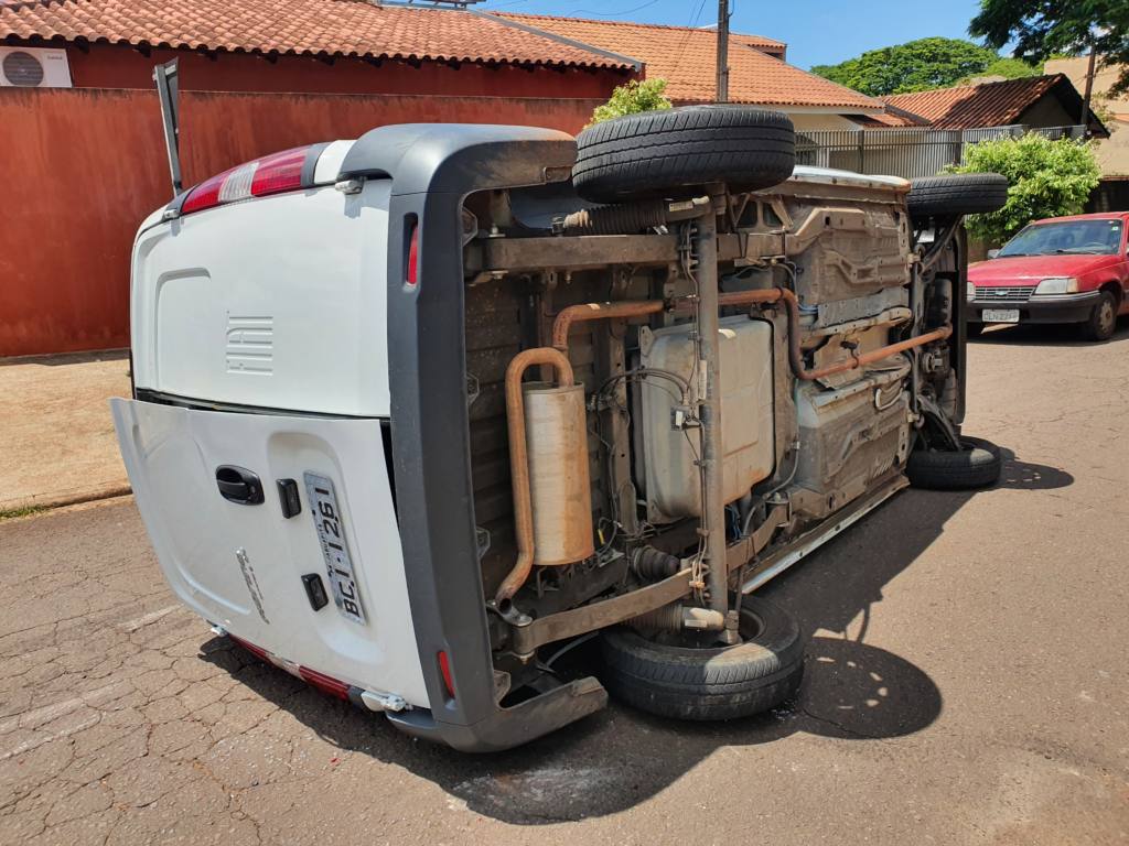 Motorista invade preferencial e causa acidente na Vila Morangueira