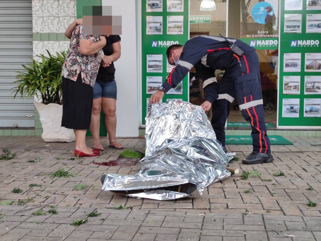 Homem morre ao sofrer queda de árvore em Maringá