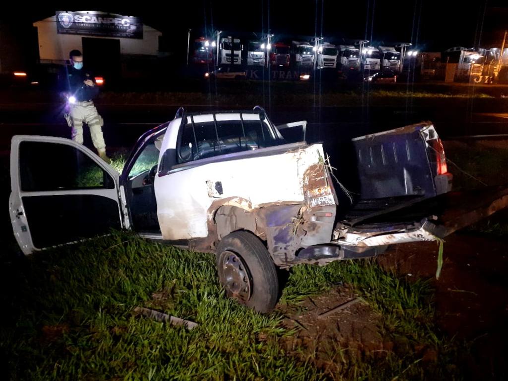 Carro capota na rodovia BR-376 em Sarandi