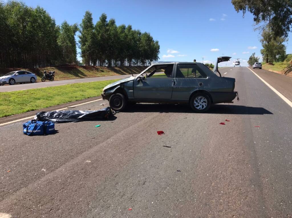 Motorista morre ao ser ejetado de veículo durante capotamento na rodovia BR-376