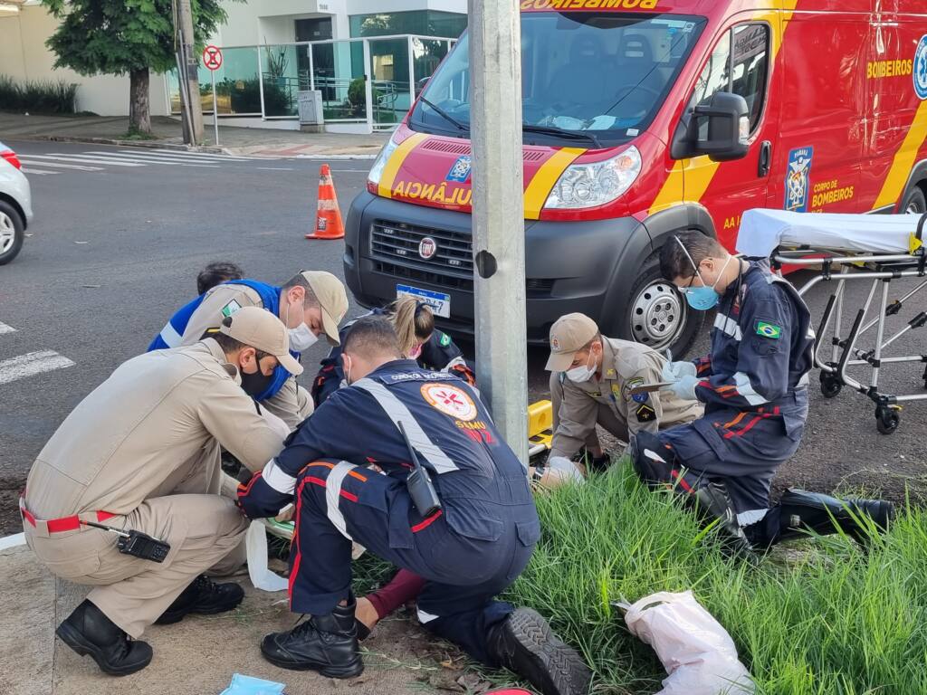 Casal sofre acidente grave na Avenida Doutor Luiz Teixeira Mendes em Maringá