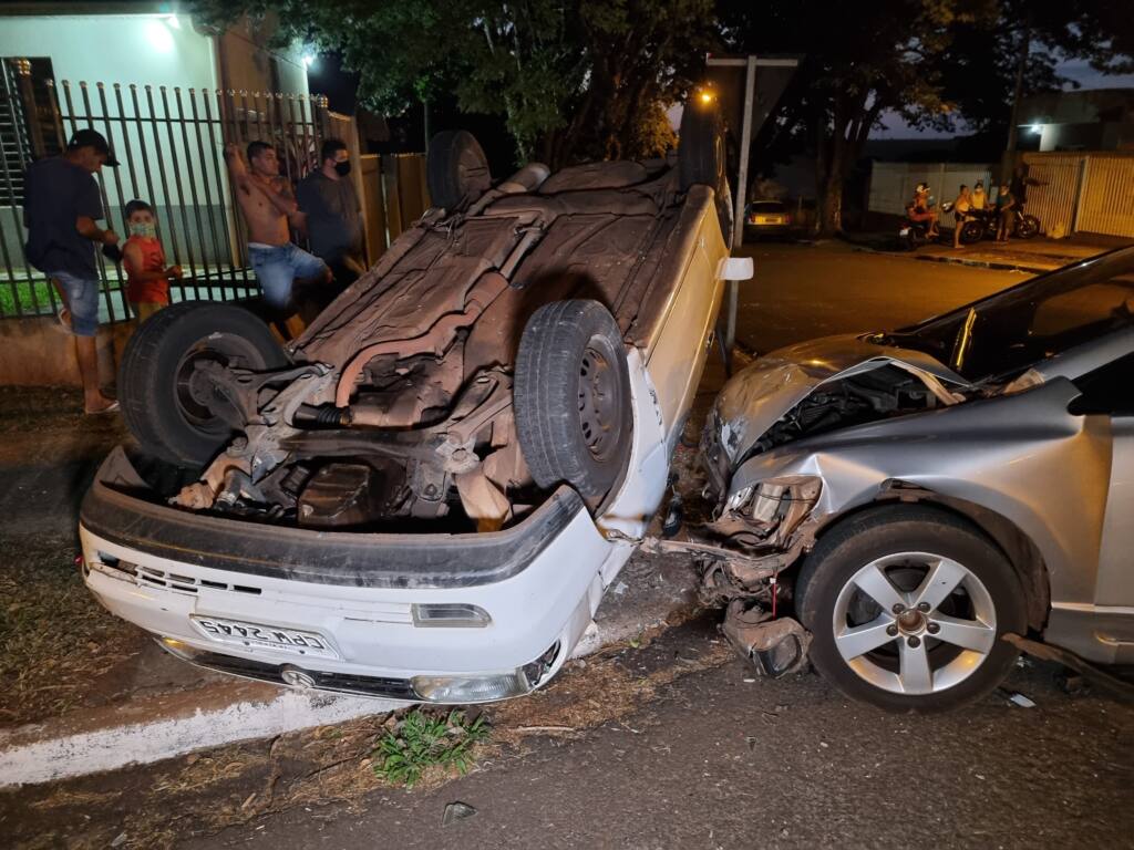 Motorista invade preferencial e causa acidente no Parque Hortência 2