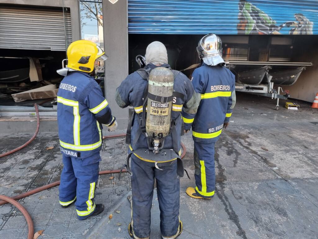 Incêndio atinge loja Rio Náutica de Maringá