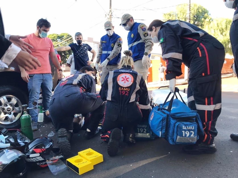 Camionete entra na frente e causa acidente gravíssimo em motociclista