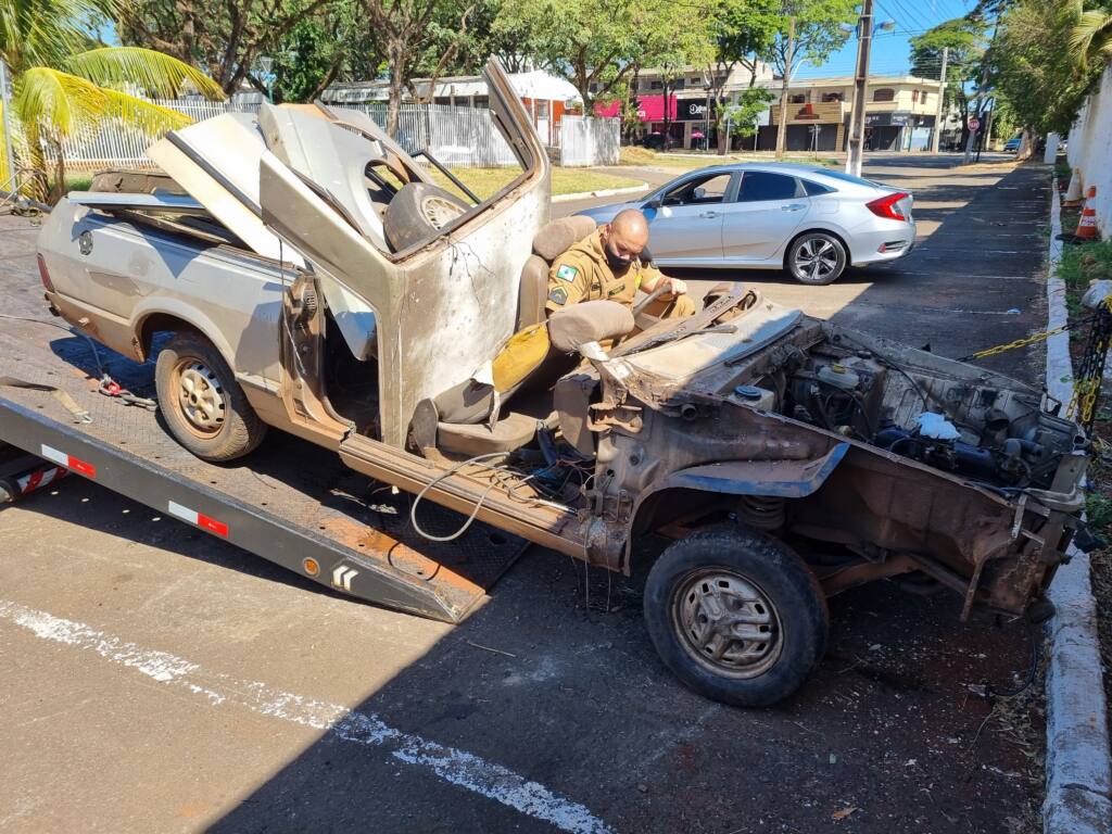 Belina furtada em Maringá é encontra toda cortada em residência