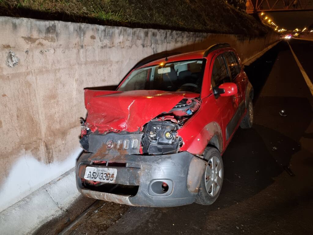 Automóveis se envolvem em acidente no Contorno Norte de Maringá