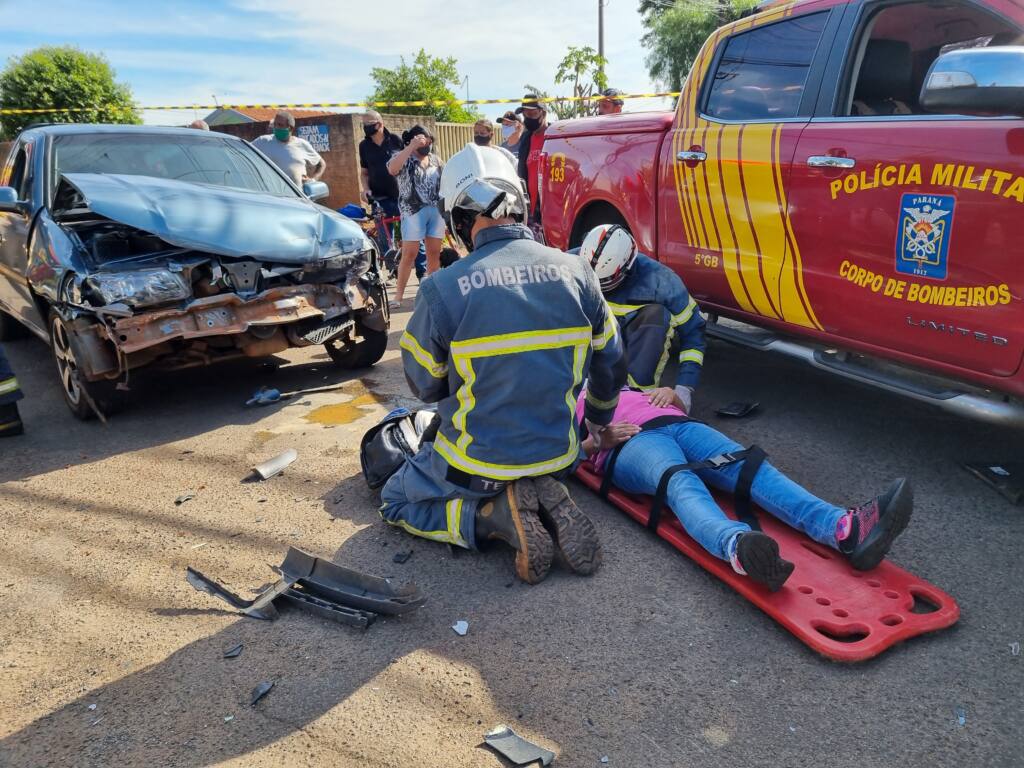 Batida entre dois automóveis em Sarandi deixa mulher ferida