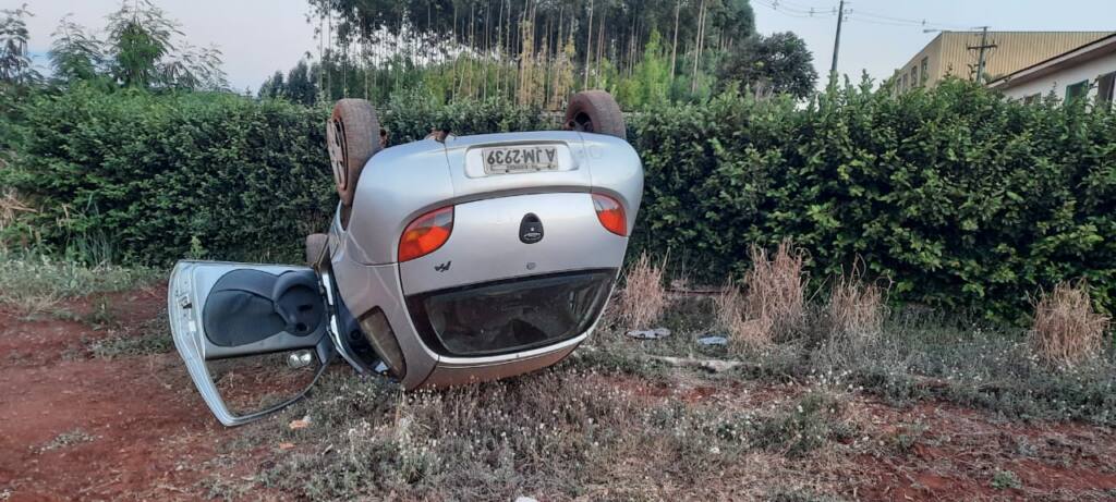 Motorista perde controle de veículo e capota no Contorno Sul de Maringá