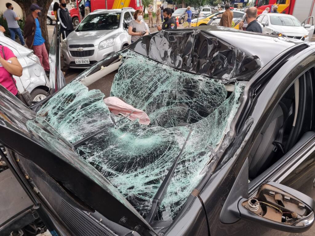 Motorista invade preferencial e causa enorme prejuízo em acidente na Vila Operária