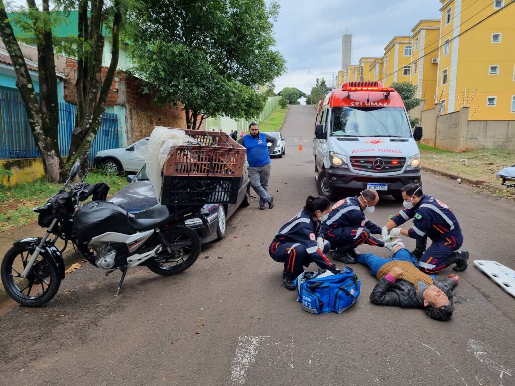 Motociclista fica gravemente ferido ao bater em carro estacionado em Maringá