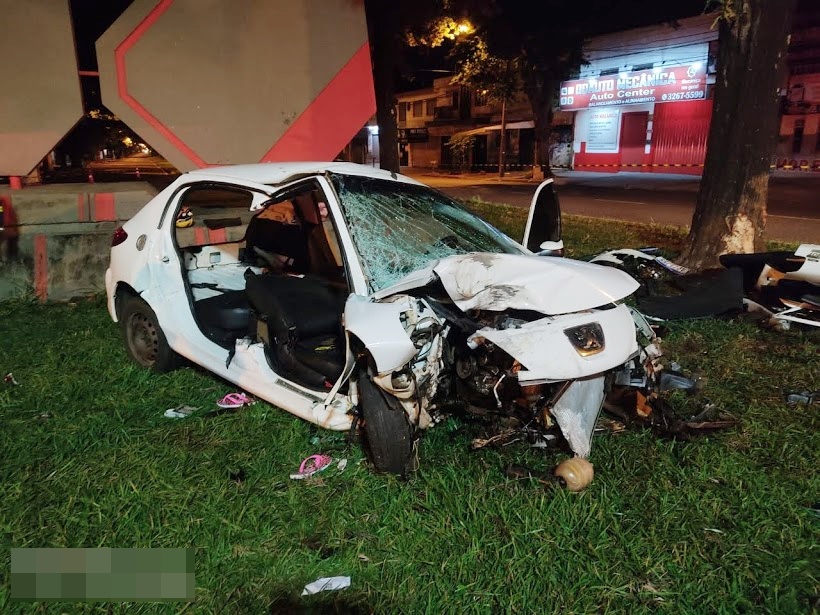 Pessoas ficam feridas em acidente na Avenida Morangueira em Maringá