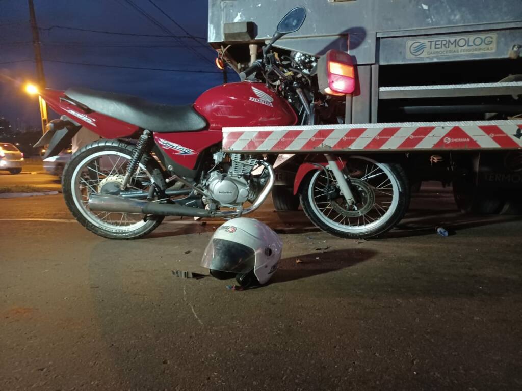 Piloto de moto fica em estado grave ao sofrer acidente em Maringá