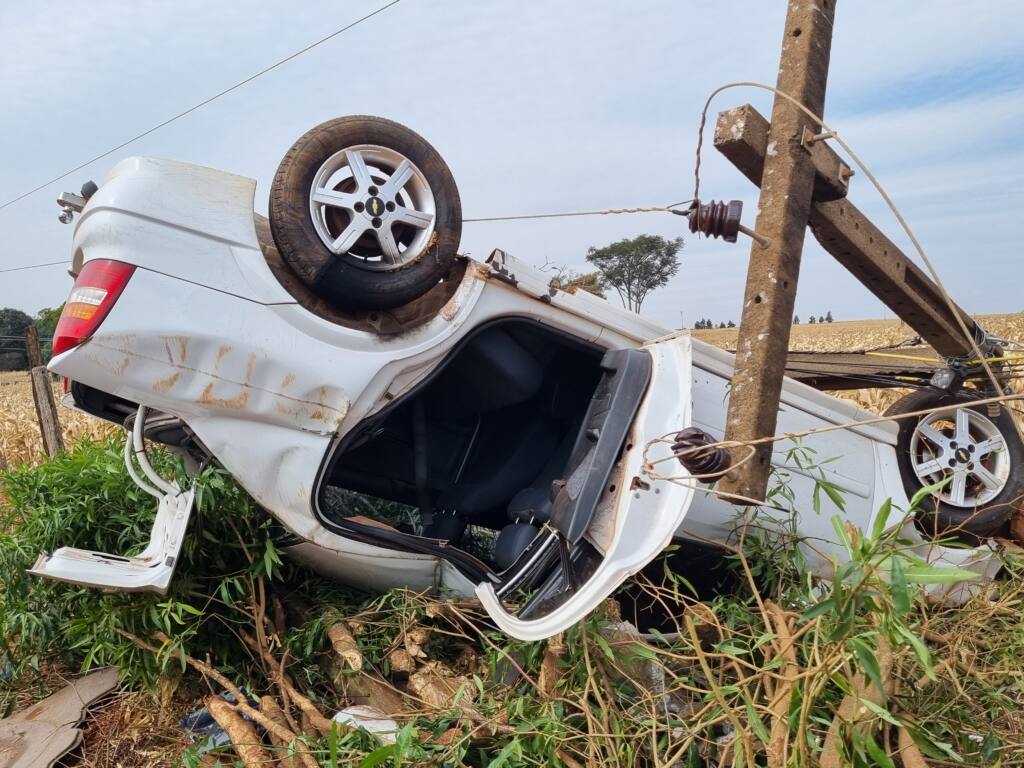 Mulher fica ferida ao capotar veículo na rodovia de Ourizona