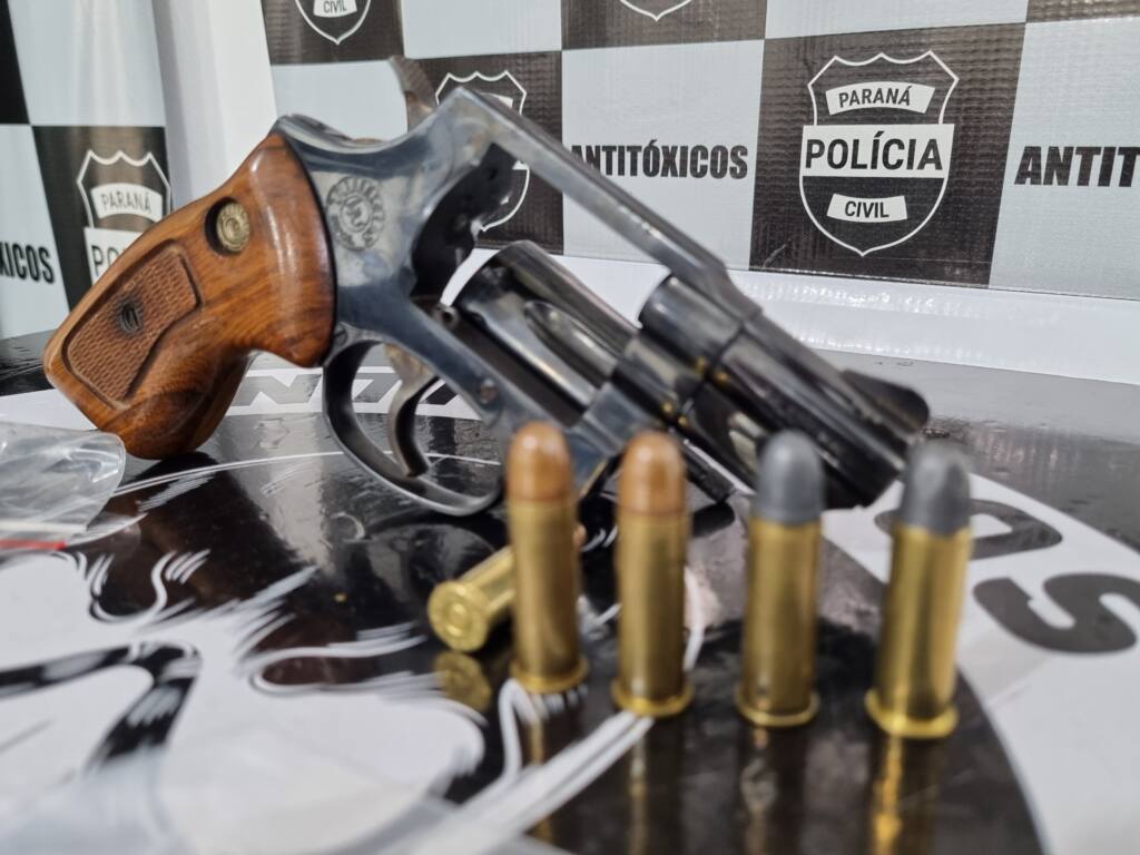 Criminoso é preso com arma e droga no Conjunto Honorato Vecchi