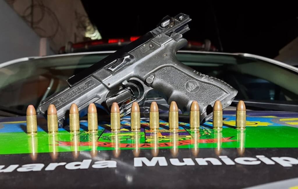 Pistola 9mm é retirada das mãos de um criminoso na cidade de Sarandi