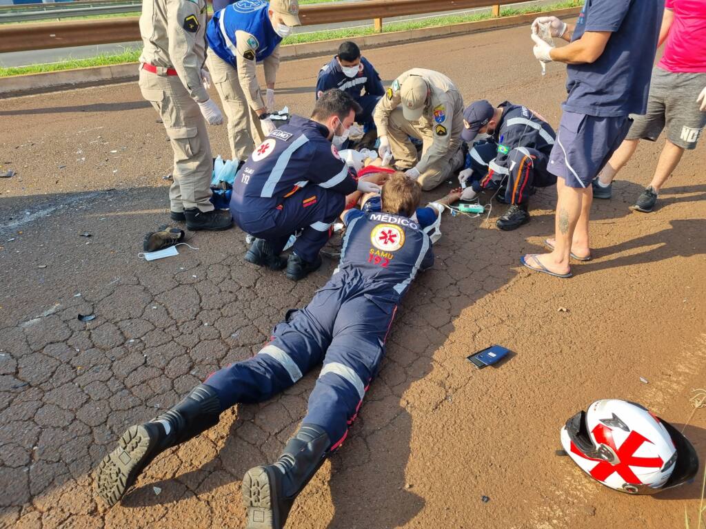 Colisão frontal deixa motociclista em estado crítico em Maringá