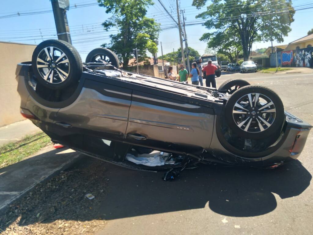 Mulher morre ao bater seu carro no Contorno Sul em Maringá