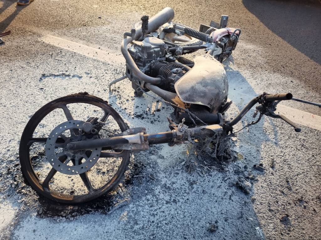 Moto explode após colisão na rodovia PR-317 em Maringá