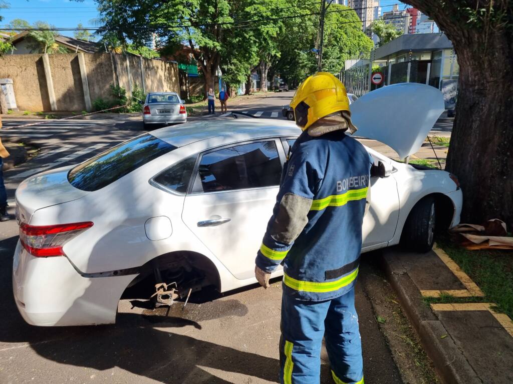 Mulher fica ferida em acidente na zona 2 em Maringá