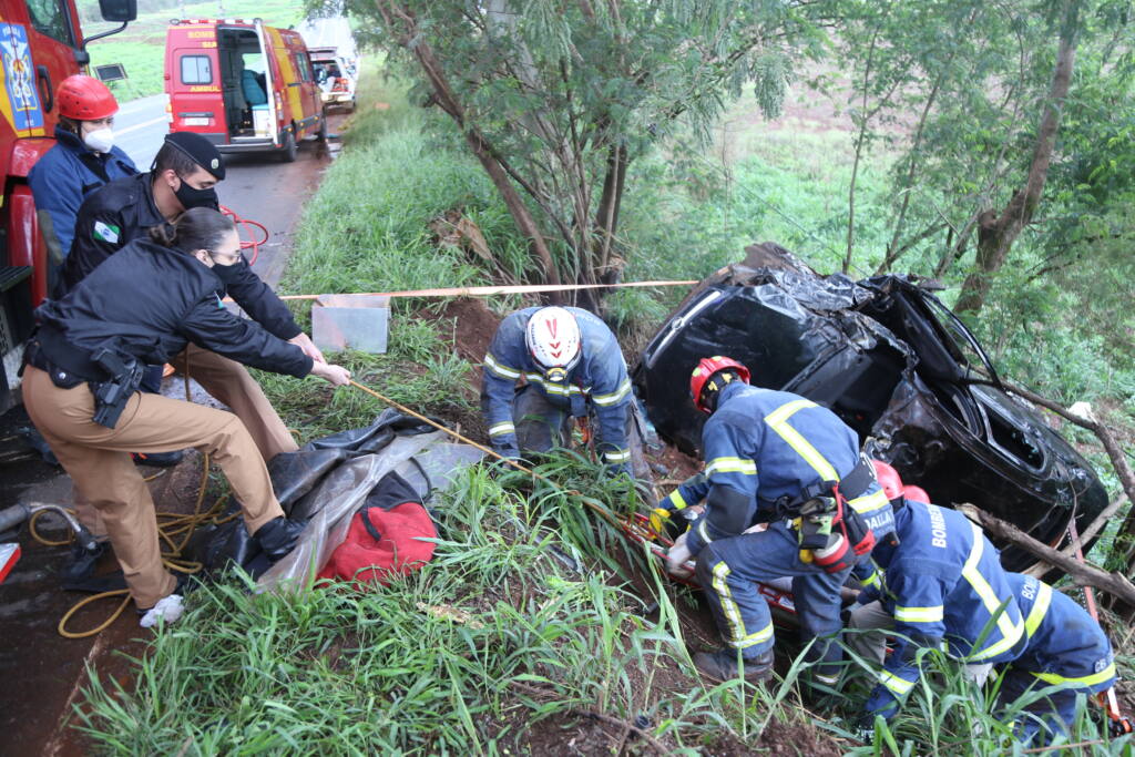 Rapaz de 22 anos fica ferido ao sofrer acidente gravíssimo no Contorno Sul