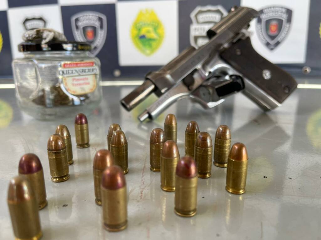 Polícia Civil vai em busca de drogas e acha pistola escondida em forro de casa