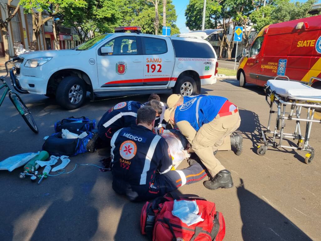 Mulher é intubada ao sofrer queda de moto na Avenida das Palmeiras em Maringá