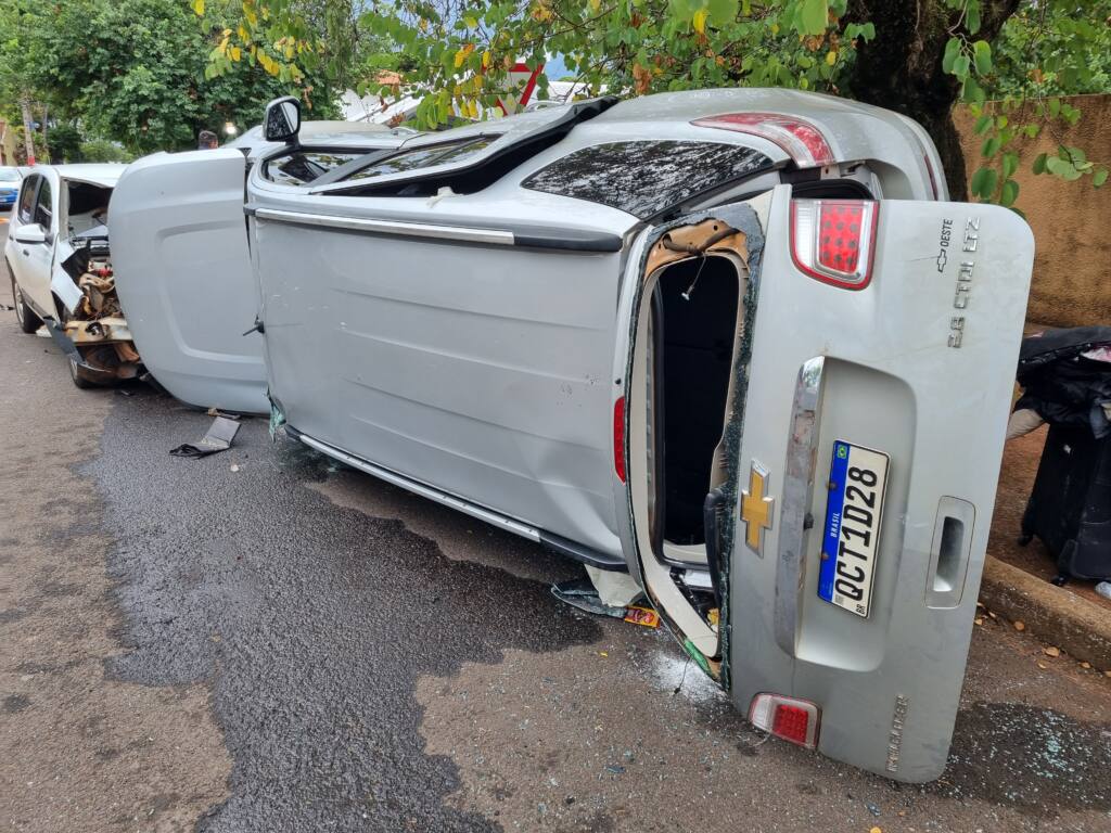 Acidente na zona 8 em Maringá deixa idosa de 76 anos ferida